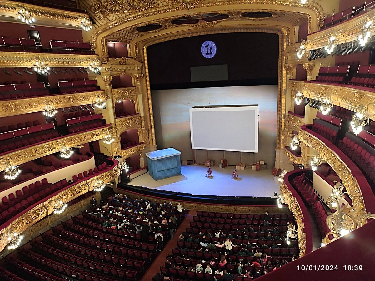ImmaVedruna's tweet photo. L'alumnat de #3rPRIM ha començat el trimestre anant al Gran Teatre del @Liceu_cat a veure "La cuina de Rossini" interpretada per estudiants i graduats del Conservatori Superior del Liceu @liceu1837 https://t.co/vPfu1ucESR