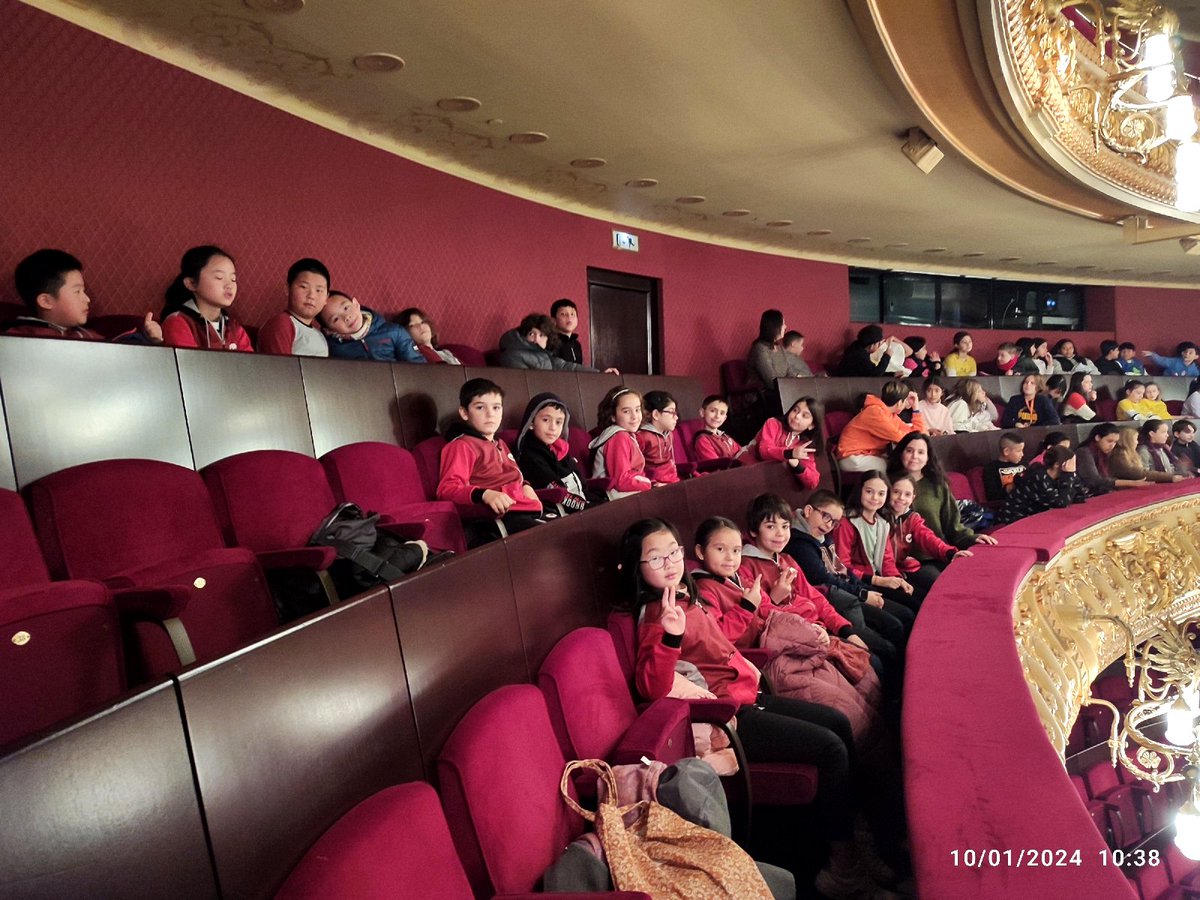 ImmaVedruna's tweet photo. L'alumnat de #3rPRIM ha començat el trimestre anant al Gran Teatre del @Liceu_cat a veure "La cuina de Rossini" interpretada per estudiants i graduats del Conservatori Superior del Liceu @liceu1837 https://t.co/vPfu1ucESR