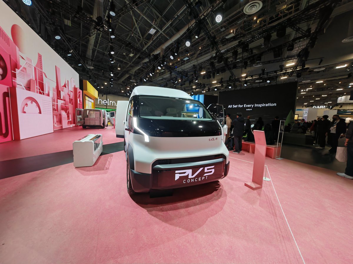 heling1682002's tweet image. cars in.#CES2024 #xiaopeng #kia #Hyundai