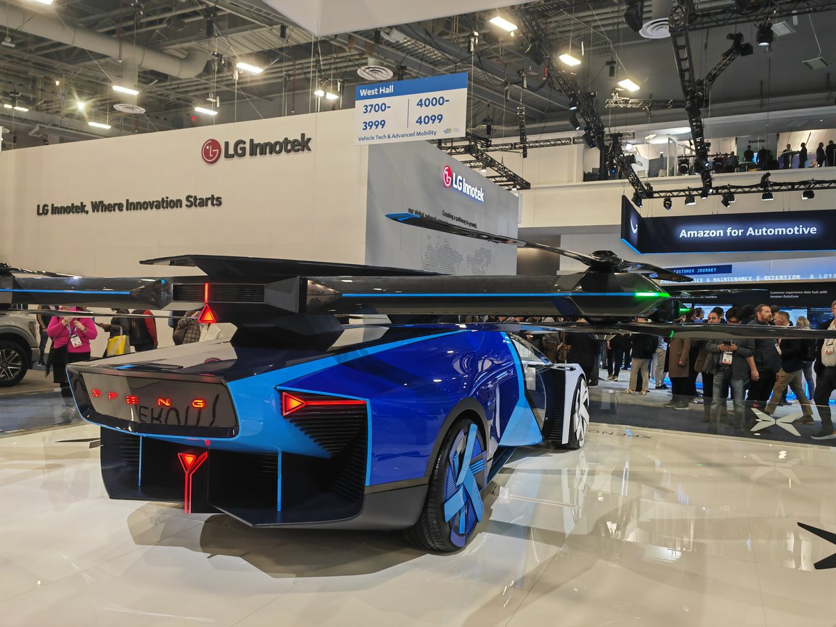 heling1682002's tweet image. cars in.#CES2024 #xiaopeng #kia #Hyundai