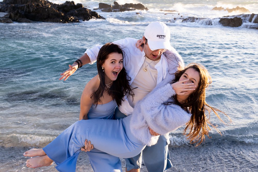 Happy Thursday!  Wind, no problem...we've got your back, and we promise it will still be fun!
👇
expressionsphoto.co.za/blouberg-beach…

#capetownfamilyphotography
#tablemountain
#blouberg
#capetownphotoshoot