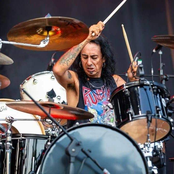 Rock17Crash's tweet photo. 🍻 HAPPY BIRTHDAY PHIL 🍻

Today we celebrate the heart and soul of this band. The loudest Motherfunker on the face of the Earth. People make some fckn noise for the one and only : Mr Phil Hill 🎉 https://t.co/72VSPEiQR8