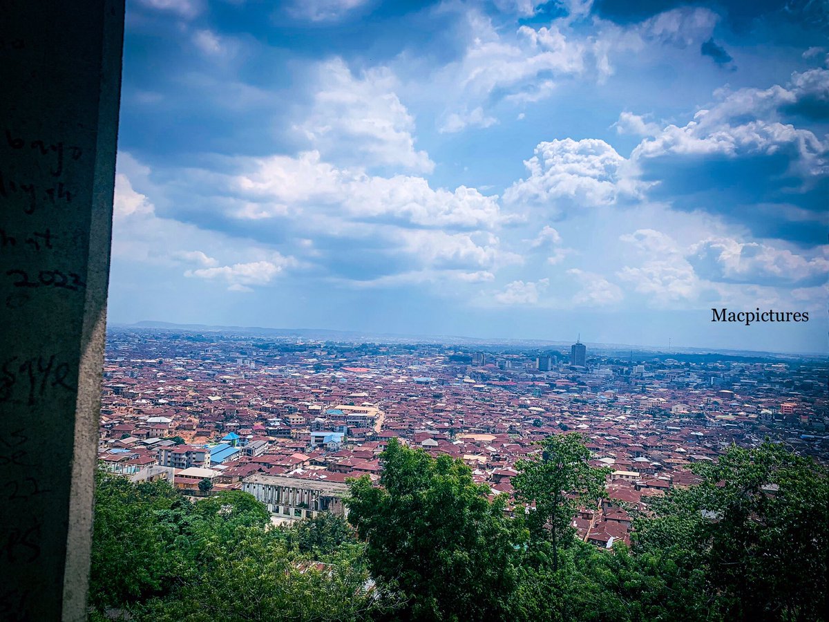 ÌBÀDÀN ,The Brown Roof City 🌆 🚏.

#ibadan #tournigeria📷 #mobigrapher #worldmobilephotography #nigeria 
#nigeriastreetphotography
