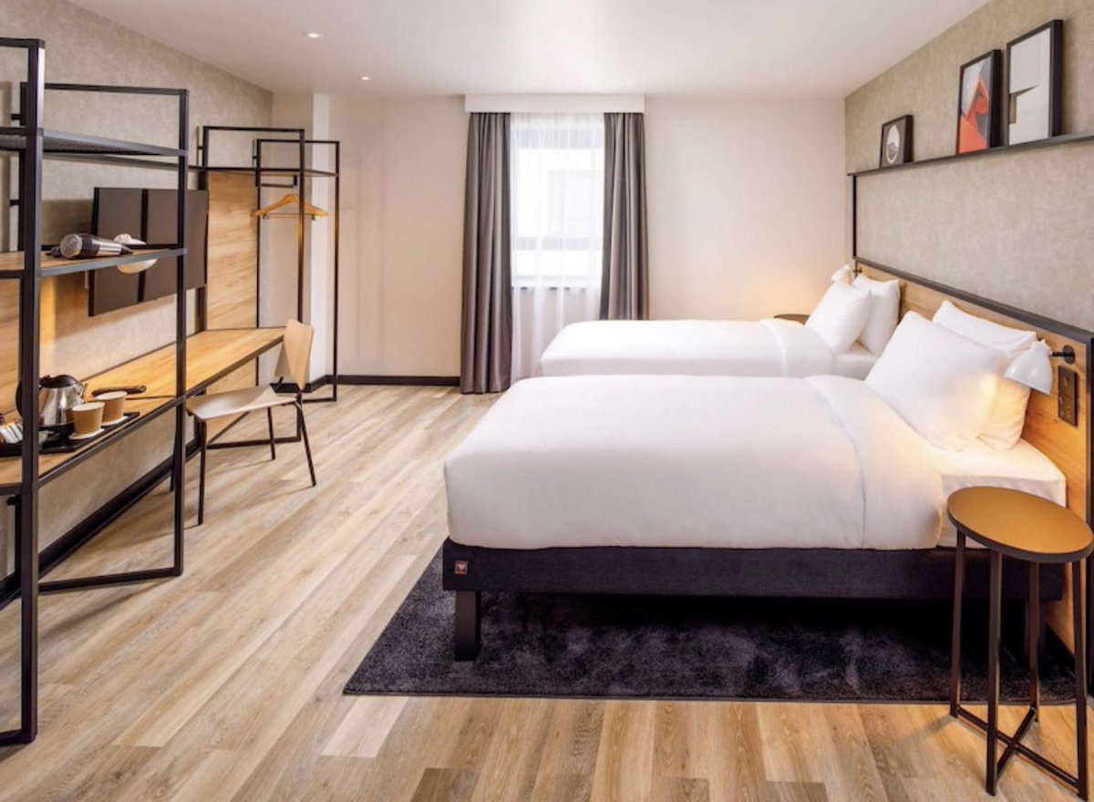 اذا تبحث عن فنادق اسعارها مناسبة في اوروبا ومصنفة بالاجمل بتقييمات عالية 
(متوسط اسعار الفنادق 400 ريال الليله..)

🇨🇿التشيك براغ

الفندق: Mosaic House Design Hotel
التصنيف: 4 نجوم 
التقييم: عالي جداً واحد من افضل الخيارات

📌 يعتبر واحد من افضل الخيارات ل ٤ نجوم حسب تقييمات