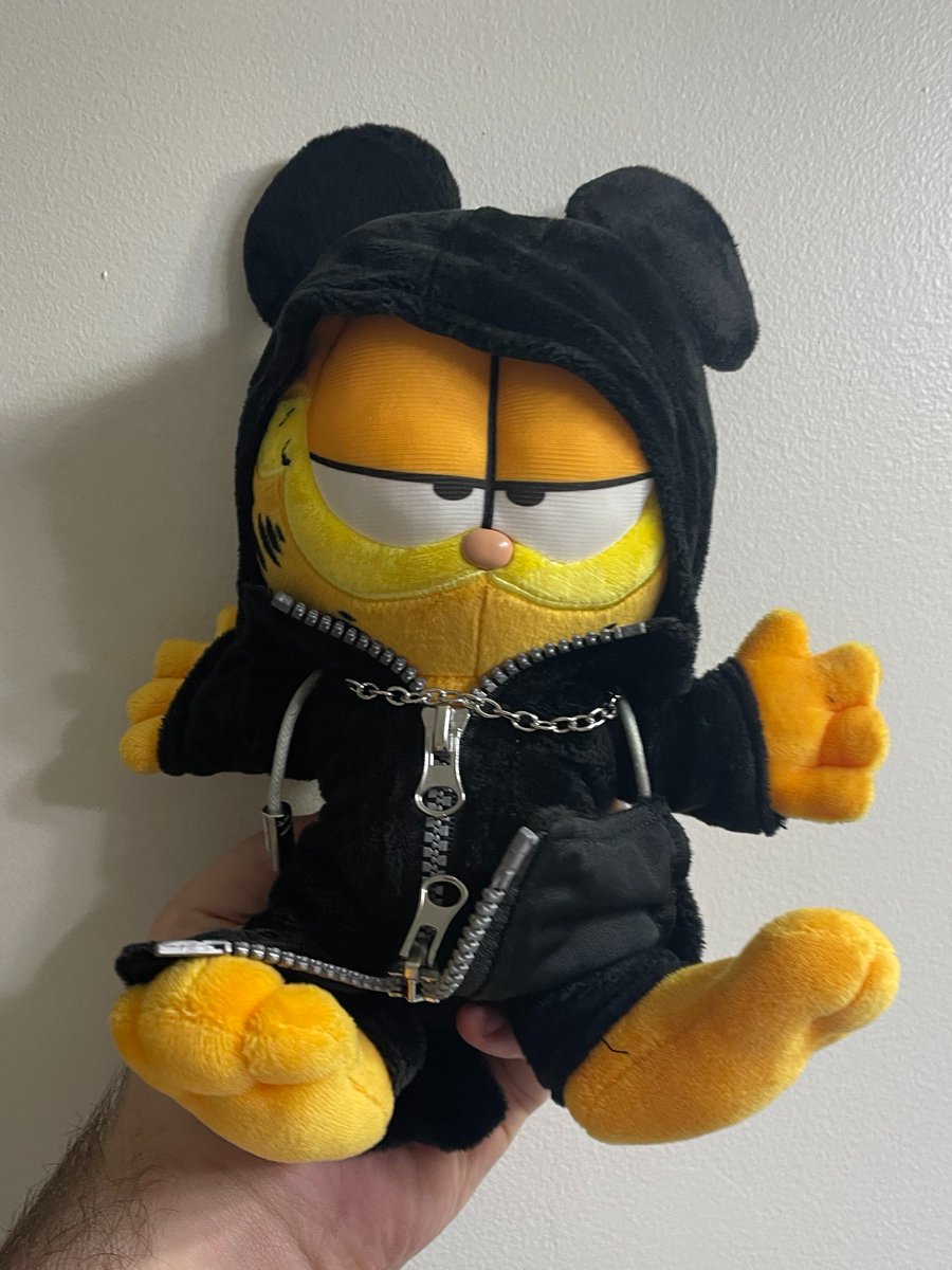 Q_Review's tweet photo. i can be your angle or yuor devil https://t.co/ymXFt51OIE