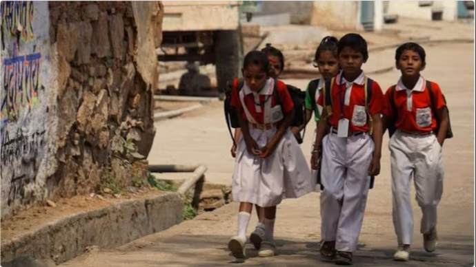 IndiaToday's tweet photo. Uttarakhand schools to implement monthly 'bag-free' days to lighten students' load
Read: https://t.co/BWnx2vOHwQ
#Uttarakhand #BagFree #Schools https://t.co/3sTQhTwy0b