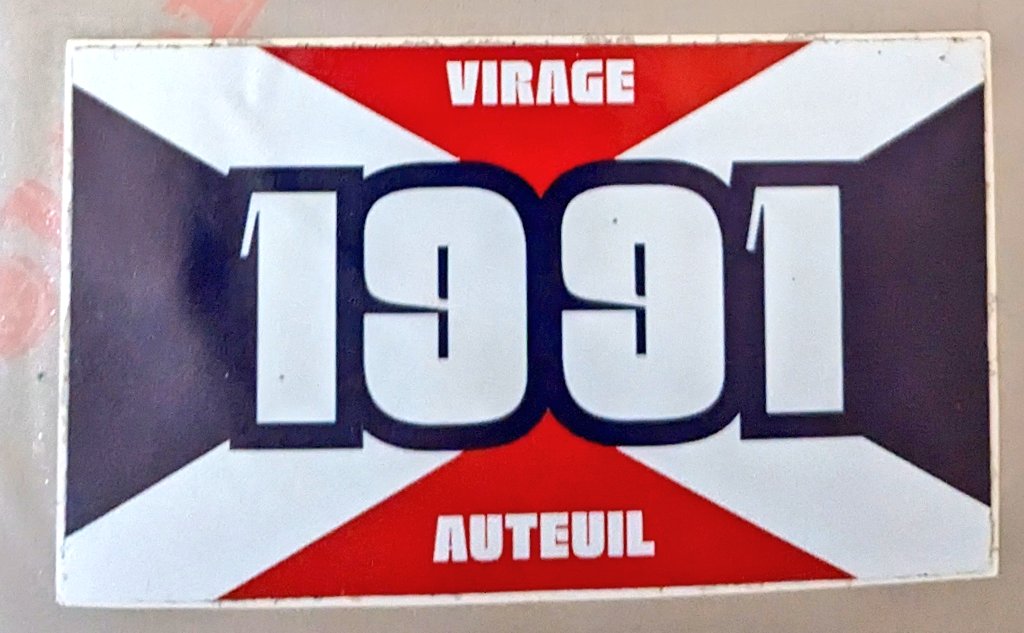 1jour1stick's tweet photo. Fondé en 2016, le #CUP comme son nom l'indique rassemble tous les groupes ayant fait leur retour au parc après la disparition du #VAG lors du plan Leproux.

Le #CUP revendique l'héritage du #VirageAuteuil historique comme on peut le voir ici (voir #SA91 et #LF91) https://t.co/MS7IaHK7QG