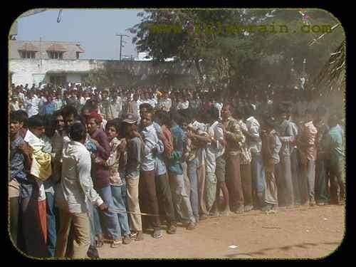 RakhiNbk's tweet photo. Crowds at NARASIMHANAIDU theatre's like never before..... 23 Years of
#NaraSimhaNaidu #NandamuriBalakrishna
#AllIndiaRecord #BoxOfficeBonanza https://t.co/UA67wbUb09