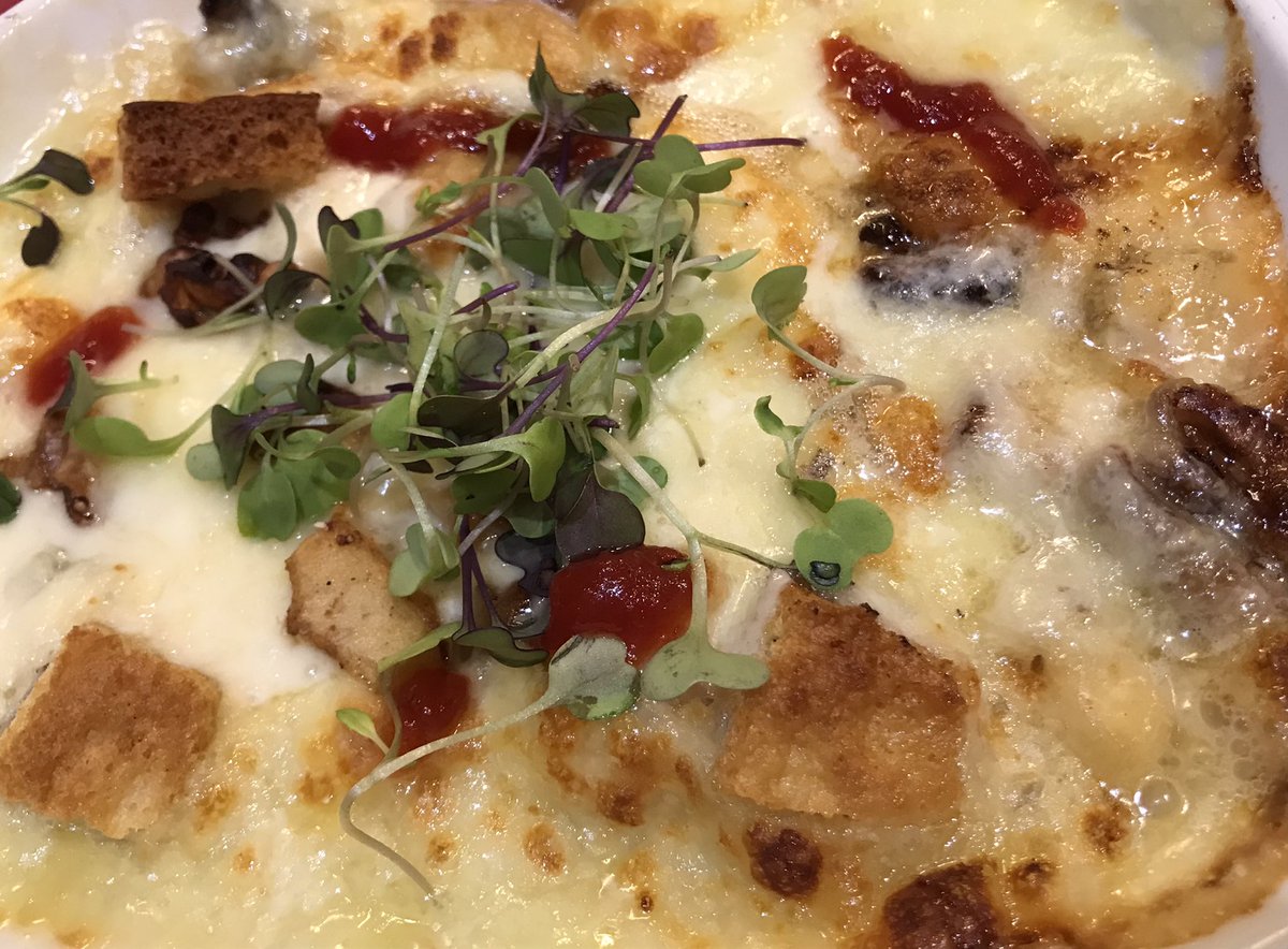 inigoladronm's tweet photo. Los @latagliatella nos gustan y en especial su pizza tartufi e funghi! 🍕También los tortellini fritti rellenos de carne 😋 #tagliatella #restaurante #restauranteitaliano #tratoria #comidaitaliana #restaurantestagliatella #antipasti #pizza #pasta #tartufiefunghi #tortellini https://t.co/LOuU0OhSAh