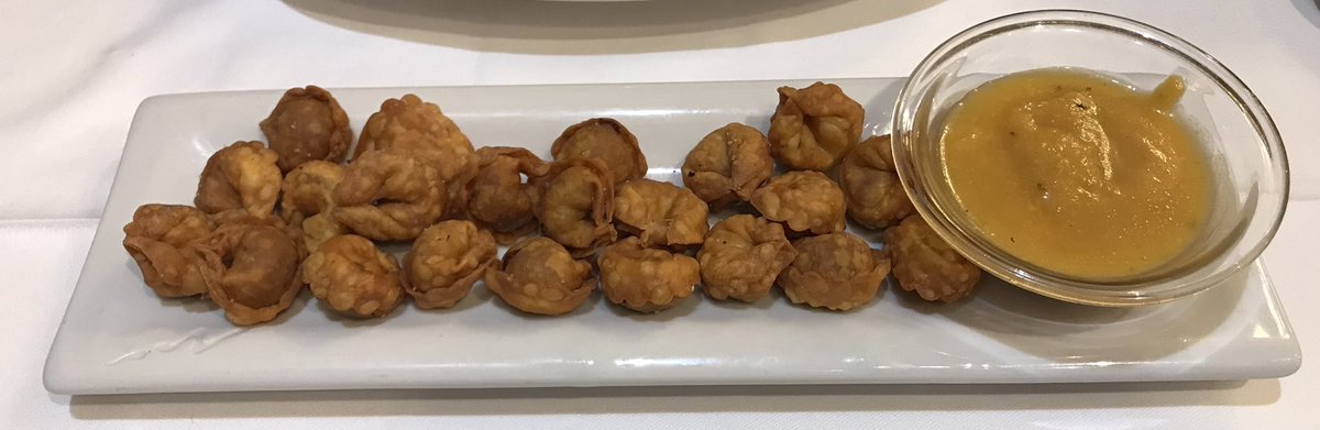 inigoladronm's tweet photo. Los @latagliatella nos gustan y en especial su pizza tartufi e funghi! 🍕También los tortellini fritti rellenos de carne 😋 #tagliatella #restaurante #restauranteitaliano #tratoria #comidaitaliana #restaurantestagliatella #antipasti #pizza #pasta #tartufiefunghi #tortellini https://t.co/LOuU0OhSAh