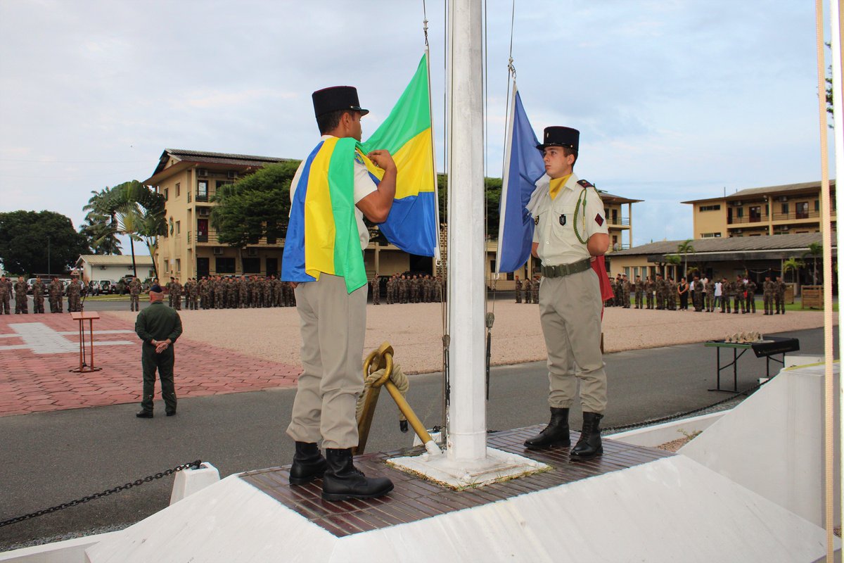 DLIAG_Officiel's tweet photo. 0⃣8⃣/0⃣1⃣ Première cérémonie des couleurs 🇫🇷🇬🇦 de l'année au #CampdeGaulle ➡️ L'occasion pour le général DESPOUYS #COMELEF de rappeler le bilan du partenariat de 2⃣0⃣2⃣3⃣ :
✅ 1⃣5⃣0⃣ actions de formation
✅ 5⃣3⃣0⃣0⃣ stagiaires africains formés
@EtatMajorFR https://t.co/9DZVkTiBt3
