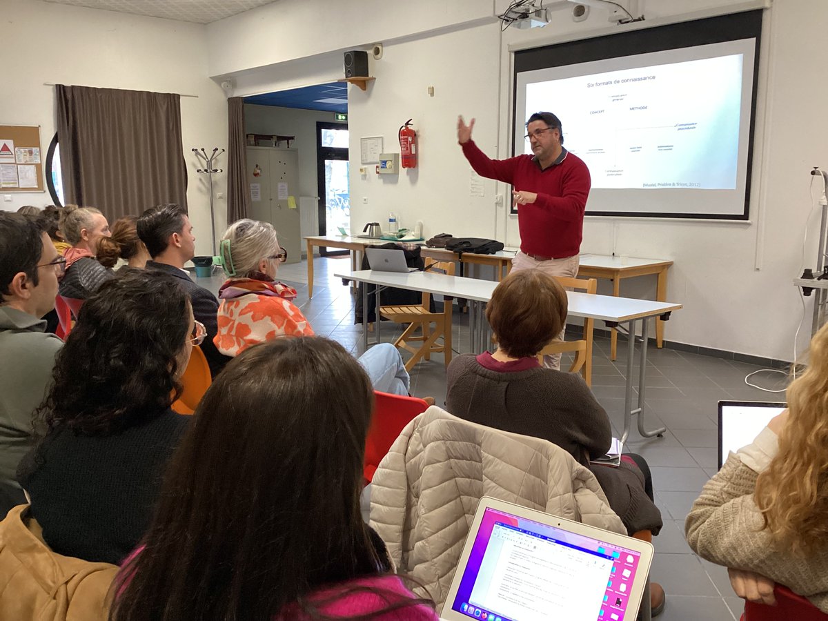 RP3Rochers's tweet photo. ATricot, prof des universités,P Valéry Mpt 3 (Psy cognitive),dir du CNESCO est venue donner une         conf. aux membres du LaboMaths 1er,2nd degré Maryam Mitzakhani du collège Roquemaure :"format de connaissances et processus apprentissage".
Un travail d'une grande richesse. https://t.co/JXJwjilmCP