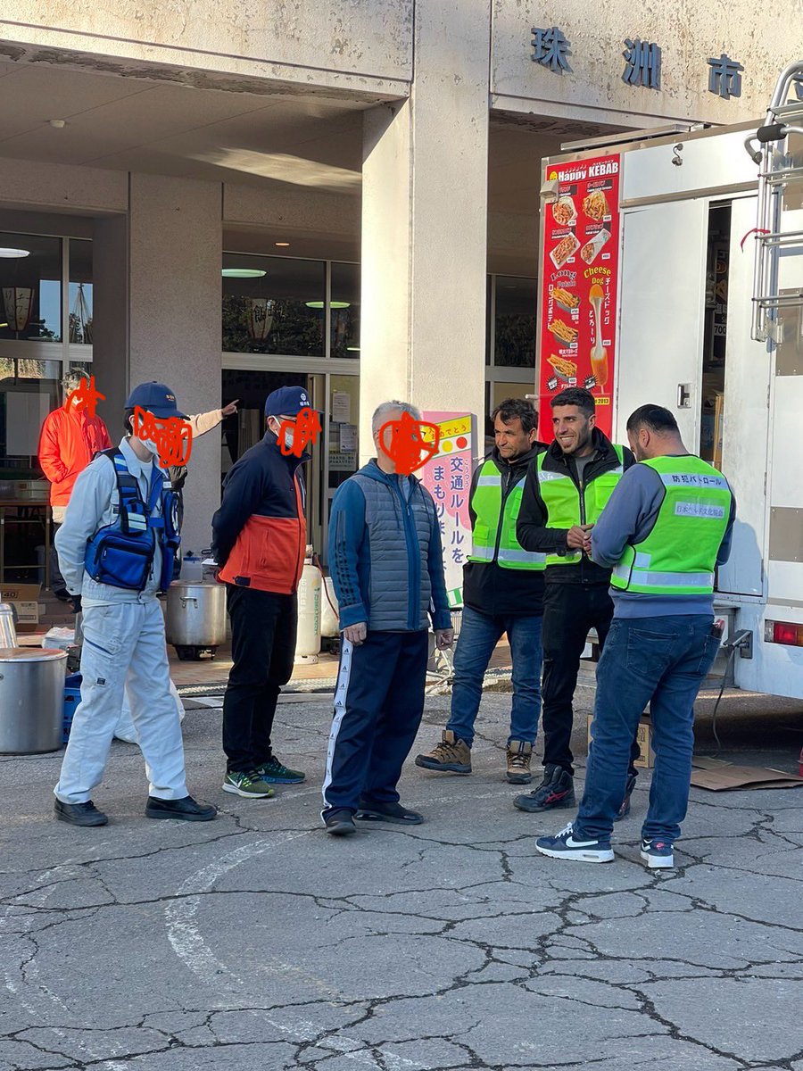 demhatcudi88's tweet photo. 能登半島地震の被災地を支援するため、珠洲町の学校に約500人分の支援物資を配布する川口のクルド人たち。
この活動は今日も続いている。 https://t.co/F7HwYTkcrU