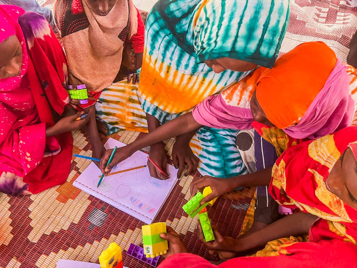 NoFYLSOM's tweet photo. "We have a lot of fun here. We play together and draw things." - Aisha Aden, 12.
At the child-friendly spaces in #Bardhere, NoFYL offers psychosocial support & recreational activities to unaccompanied & separated children (UASC) until they can be reunited with their families. https://t.co/lQAHaUvQy4