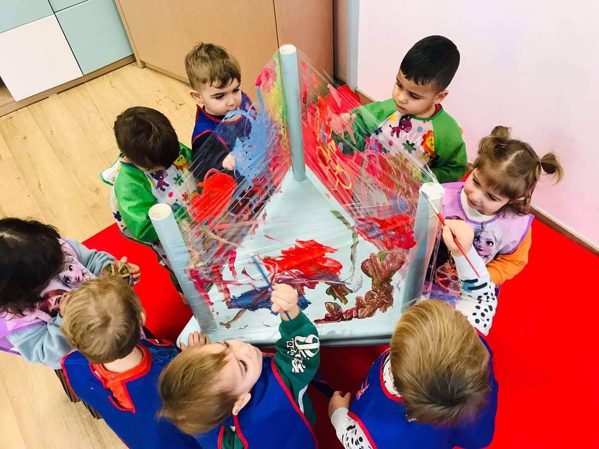 erionveliaj's tweet photo. MIRËMËNGJESI 🌞

Nga arkitektët e vegjël të çerdheve 👦🏻👧🏻 të qytetit, të cilët në të ardhmen do i japin Tiranës akoma më shumë formë e ngjyra. 🎨🥰🏡 https://t.co/SAE7pHEipZ