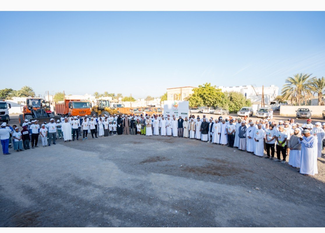 منذ الصباح وقبل الموعد المحدد للقاء توافد عددا كبير من ابناء الولايه من مختلف الاعمار للمشاركه في حملة  وذلك حسب الجدول المعد لبرامج الحمله
ويصادف اليوم حملة نظافة قرية المنترب
وقد بدأت الحمله انطلاقتهاالساعه السابعه والنصف بعد الكلمة الافتتاحية لسعادة عضو مجلس الشورى