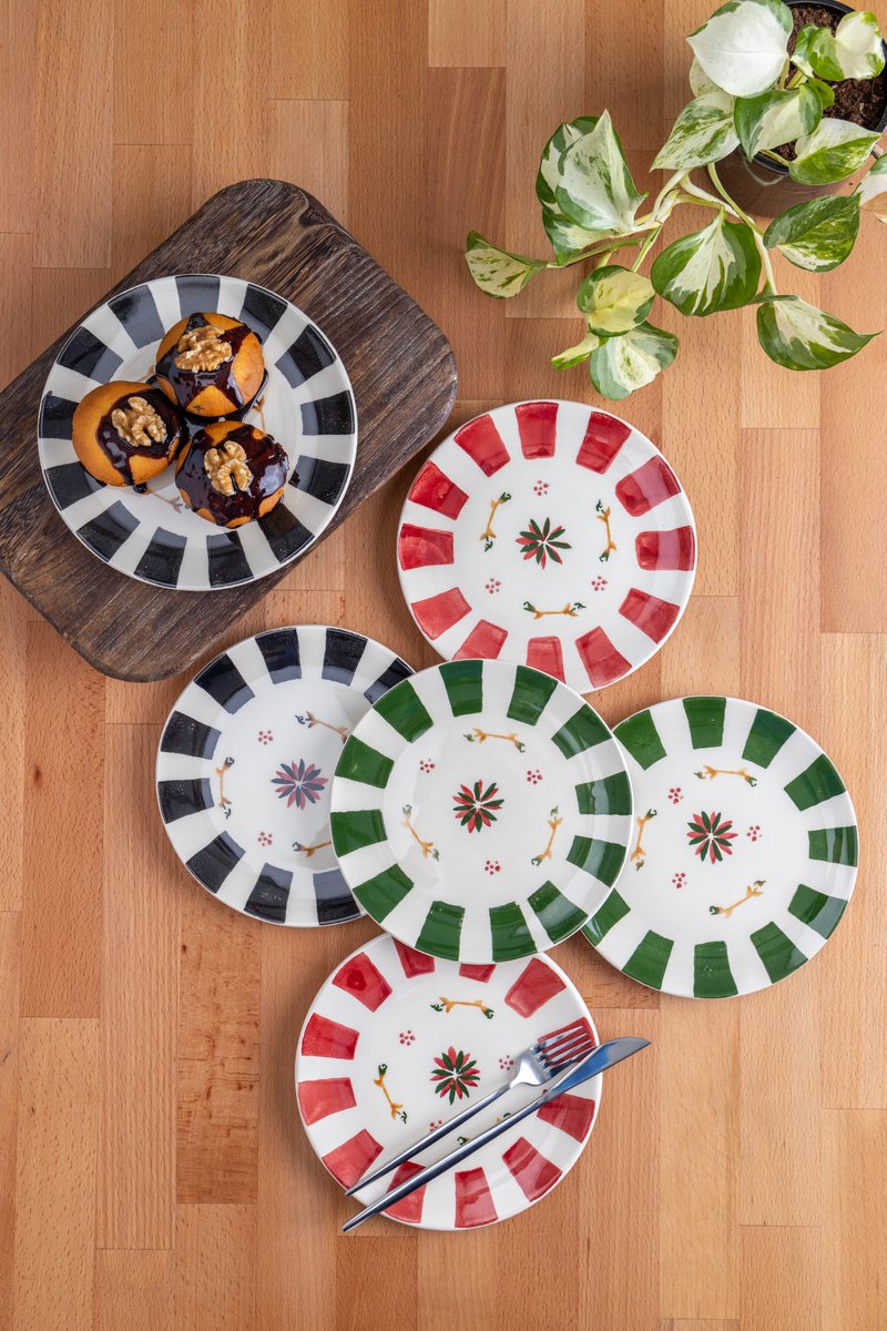 finehometr's tweet photo. Colourful 6 kişilik servis tabak takımı ile sofralarınızda zarafet ve lezzeti bir arada yaşayın. ✨

#finehome #servistakımı #sofrasunum #çeyizlistesi #tabaktakımı #sunum #şıklık #sofradüzeni https://t.co/8KaTayI1Y9