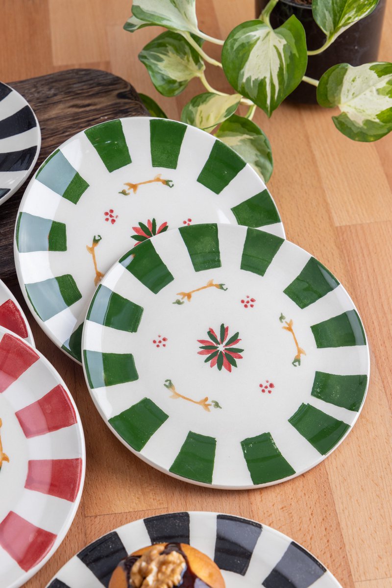 finehometr's tweet photo. Colourful 6 kişilik servis tabak takımı ile sofralarınızda zarafet ve lezzeti bir arada yaşayın. ✨

#finehome #servistakımı #sofrasunum #çeyizlistesi #tabaktakımı #sunum #şıklık #sofradüzeni https://t.co/8KaTayI1Y9