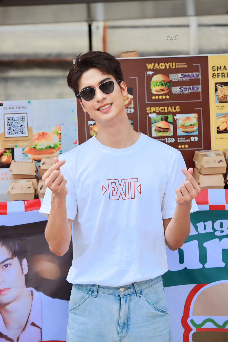 AugustVachiOfc's tweet photo. 🍊🍊🍔
#พลังใจของออกัส
#ออกัสวชิรวิชญ์
#augustvachiravit
#เดือนแปดแหวกไทม์ไลน์
#august007 @aaugust007 https://t.co/qru4pA4KTm