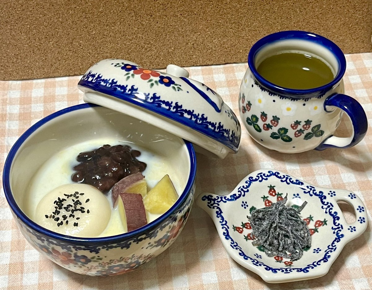 Blackcat_464's tweet photo. 今年は さつまいものぜんざいにしました🍠🫘

＃鏡開き https://t.co/6KPjRbt2AJ