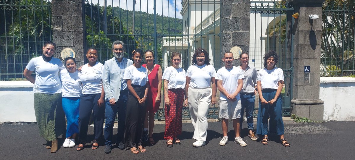 Laurent AMAR (@amarl_m) on Twitter photo Très heureux d’avoir pu échanger avec les jeunes volontaires réunionnais qui partiront à Madagascar la semaine prochaine pour renforcer les liens en matière de francophonie, culture, santé, agriculture,environnement, sport <a href="/FVolontaires/">France Volontaires</a> @ambafmada <a href="/commission_coi/">Commission de l’océan Indien COI_IOC</a> Très heureux d’avoir pu échanger avec les jeunes volontaires réunionnais qui partiront à Madagascar la semaine prochaine pour renforcer les liens en matière de francophonie, culture, santé, agriculture,environnement, sport <a href="/FVolontaires/">France Volontaires</a> @ambafmada <a href="/commission_coi/">Commission de l’océan Indien COI_IOC</a>