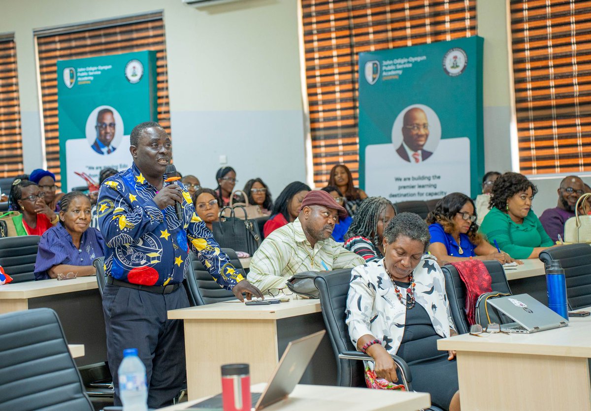 edo_subeb's tweet photo. We kicked off the resumption week with stakeholder engagements with school leaders of all basic schools starting with Edo South.
The Executive Chairman addressed the school leaders, highlighting the key focus of the term - increased enrolment.
#Edochild #educationforall #SDG4 https://t.co/7eKRxuYytr