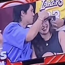 nxyc__'s tweet photo. last year - fiba kiss cam 
this year - first onscreen kiss? chz

not even a loveteam :P 

SKYBET UNFORGETTABLE KISS https://t.co/tKqsisb8Ko