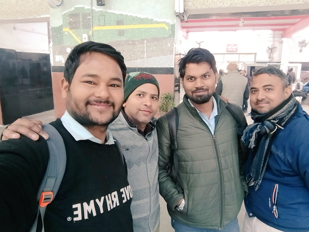 HalfVerma's tweet photo. आज कानपुर रेलवे स्टेशन पर पुरानी पेंशन योजना के लिए चल रहे भूख हड़ताल आंदोलन में शामिल हुआ । साथ में  Sr. ALP @iamahendra87 , LPG @SonwaniVikash  उपस्थित रहे। @EastShramik @HqNrmu @ https://t.co/jFERnLkwXC