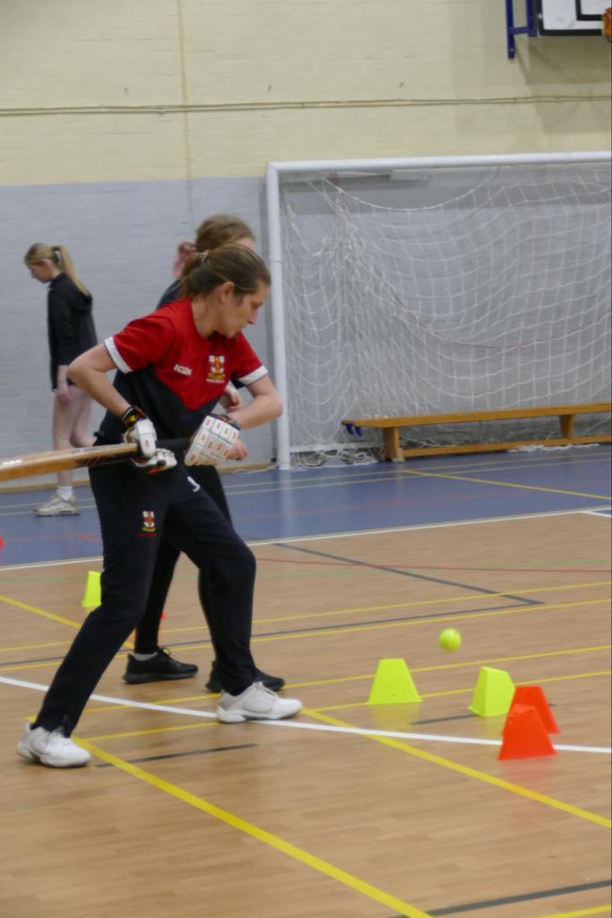 HuttonCCWomen's tweet photo. Two excellent and energetic sessions with @cathdalton57 and her team on Tuesday as we started 10 weeks of skills and drills training indoors.
6-7pm u13s and adult softball. 7-8.30pm older girls and womenโs hardball
#MakingADifference #TeamHutton https://t.co/xZOaU3ZQQ5