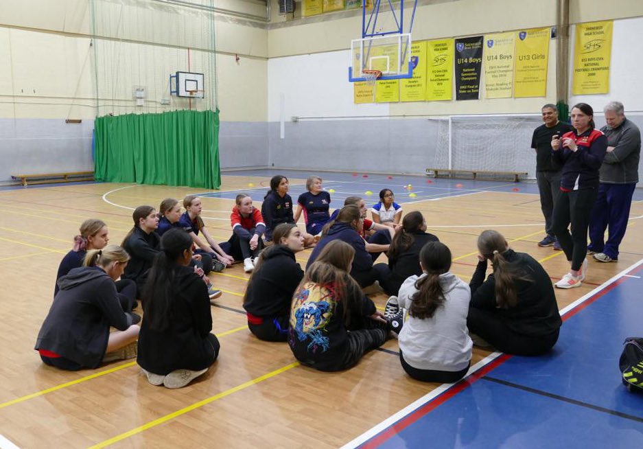 HuttonCCWomen's tweet photo. Two excellent and energetic sessions with @cathdalton57 and her team on Tuesday as we started 10 weeks of skills and drills training indoors.
6-7pm u13s and adult softball. 7-8.30pm older girls and womenโs hardball
#MakingADifference #TeamHutton https://t.co/xZOaU3ZQQ5