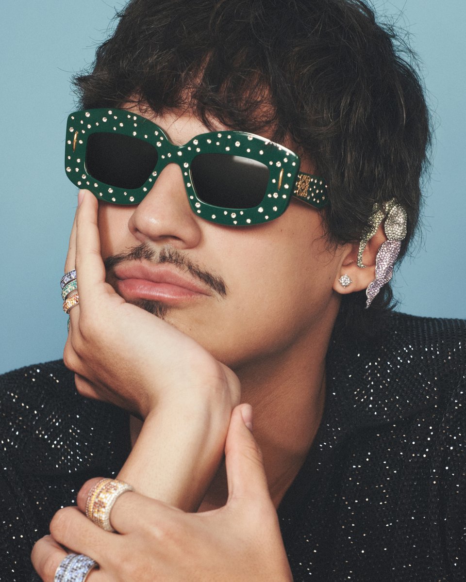 designscene's tweet image. #LOEWE SS24 Men’s Campaign captured by #DavidSims is an artistic representation of the SS24 Collection starring #JamieDornan and #OmarApollo: designscene.net/2024/01/loewe-…

Photo Courtesy of Loewe