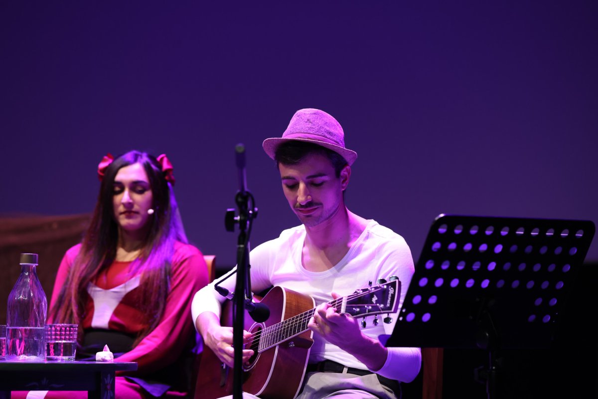 TorreviejaVista's tweet image. vistaalegretorrevieja.com/?p=28437 🎭🐾  'Apolo y el misterio. La Asociación Musical 3MAP presenta una historia mágica sobre amistad y música. Actores Almudena Corrales y Antonio Ortuño, música de Mariano Torregrosa, y voz de Sofía Sher Mateo.🎶👧🐱 #TeatroInfantil #CulturaTorrevieja