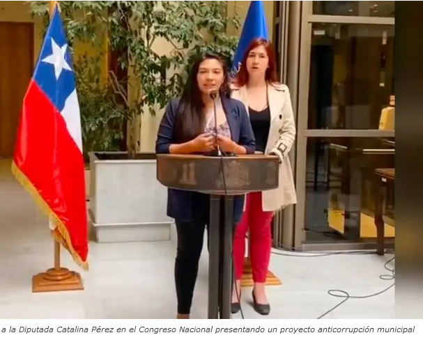 YouBet33's tweet photo. ¿Así que Catalina Pérez,  llevó a la ahora detenida Paz Fuica hasta el Congreso para impulsar un proyecto anticorrupción municipal? https://t.co/um59izJSdV