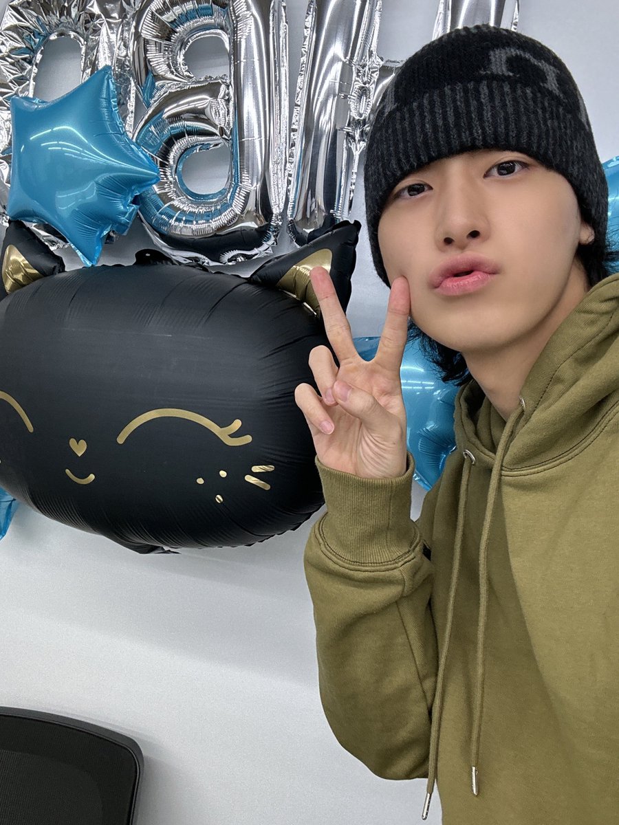 WEi__Official's tweet photo. 웅냥냥 고양이 용하의 생일🐈‍⬛💕
ASMR 그 자체인 말랑고양이의 이야기를 경청해주시고 집중해주시고 사랑해주시는 루아이 덕에 행복함 MAX인 용하랍니다😘
생일을 맞아 더 뽀짝하던 용하와 오늘 하루 제일 행복하시기를 바라요✨

#위아이 #WEi 
#유용하 #YOOYONGHA https://t.co/qzkvhcj9OG