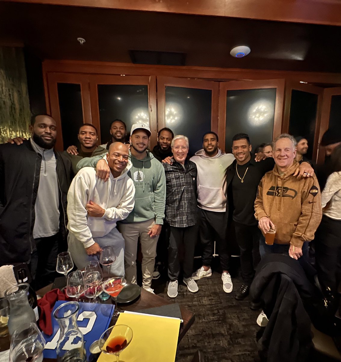 hawkmania4's tweet photo. WHOLESOME: 

It looks like some current a former #Seahawks players met up with Pete Carroll! 🤩

[📸: Russell Wilson] https://t.co/WTH7rZWYjn