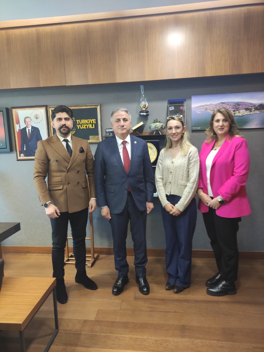 Kamu Mühendisleri olarak Zonguldak milletvekili Sn. @saffetbozkurt67 ile bir görüşme gerçekleştirdik. Bizler için verilen Kanun teklifine destek vermesi için talepte bulunduk. Destek vereceklerini dile getirdiler, kendilerine teşekkür ederiz.