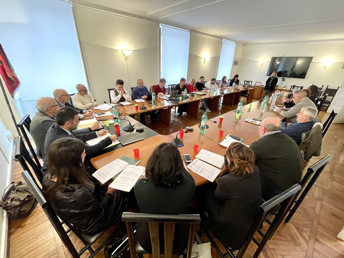 DPbox's tweet photo. Stamattina doppio appuntamento per il #TGLab @FisascatCisl75 662; alla trattativa #CCNL settore #ortofrutticolo #ortofrutta con #Fruitimprese e al tavolo di trattativa con #ASC per il #lavoratori #sport #palestre #steward https://t.co/bltLqPEjuY