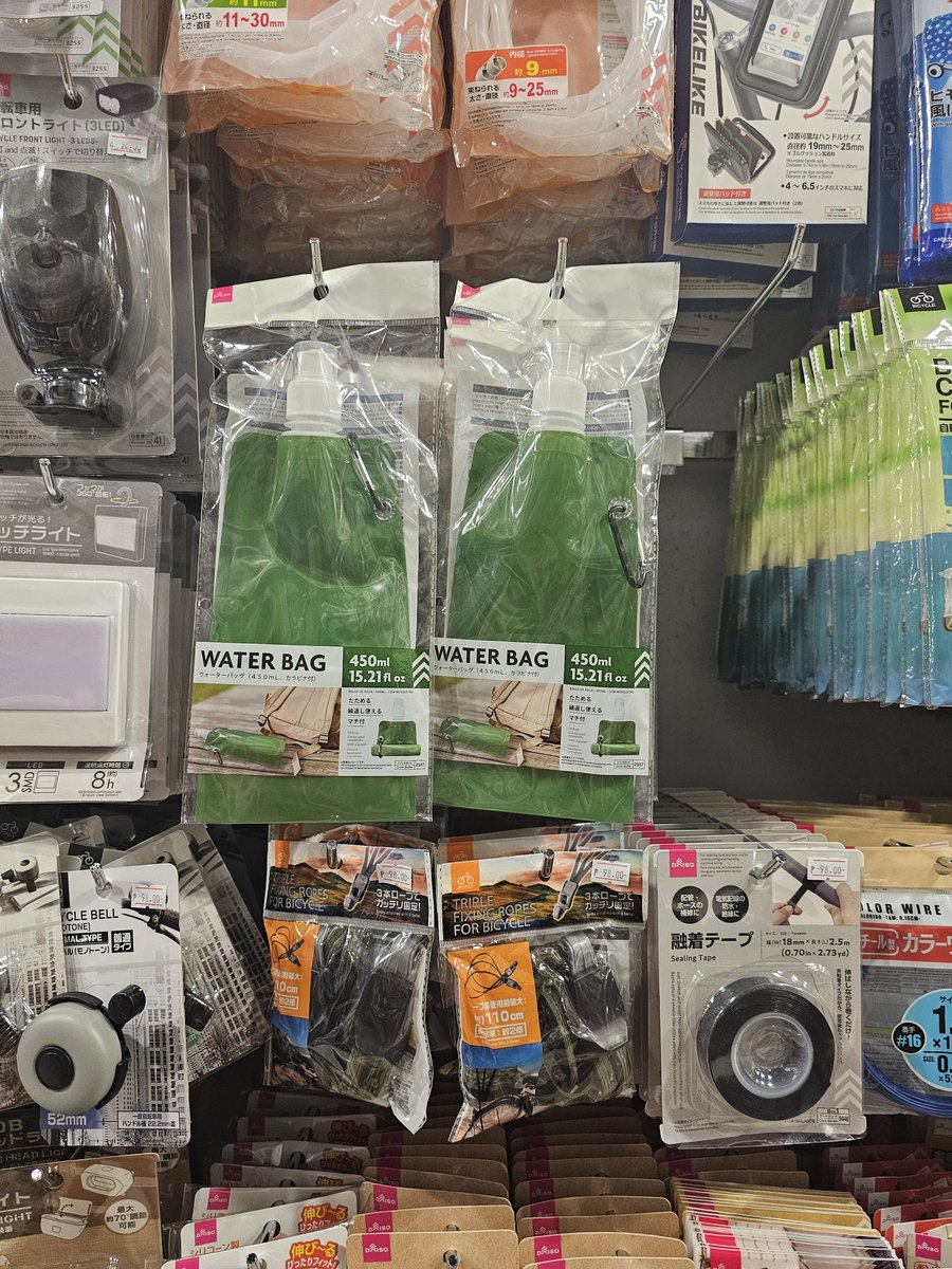 Kimjevaaam's tweet photo. for those lipa carats na naghahanap ng water bag for svt con meron sa robinson lipa daiso!! 88 pesos siya and color green lang ang meron

#FOLLOW_TO_BULACAN
#FOLLOW_TOUR_IN_BULACAN https://t.co/ftsjpP9UV8