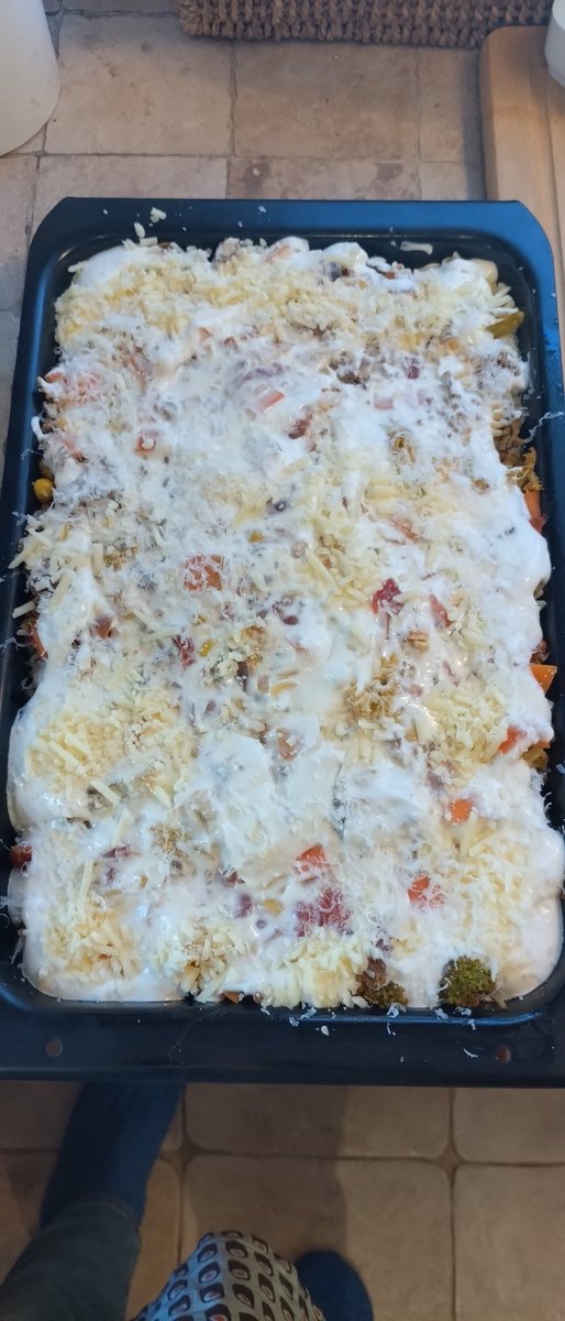 petterin1's tweet photo. Jacob volant. #FlygandeJacob
Lentävä Jaakoppi #suedoise #poulet #bananes #arachides #lard #OveJacobsson #casserole #uunivuoka
Parin päivän ruoat. Mat för ett par dagar. https://t.co/fVRJ9oj1ZQ