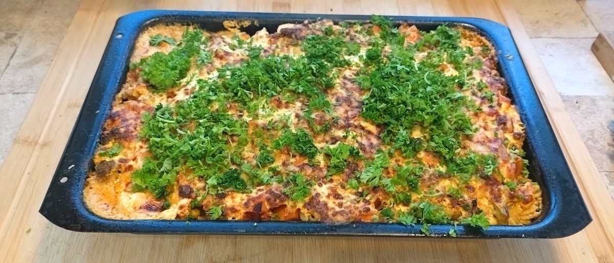 petterin1's tweet photo. Jacob volant. #FlygandeJacob
Lentävä Jaakoppi #suedoise #poulet #bananes #arachides #lard #OveJacobsson #casserole #uunivuoka
Parin päivän ruoat. Mat för ett par dagar. https://t.co/fVRJ9oj1ZQ