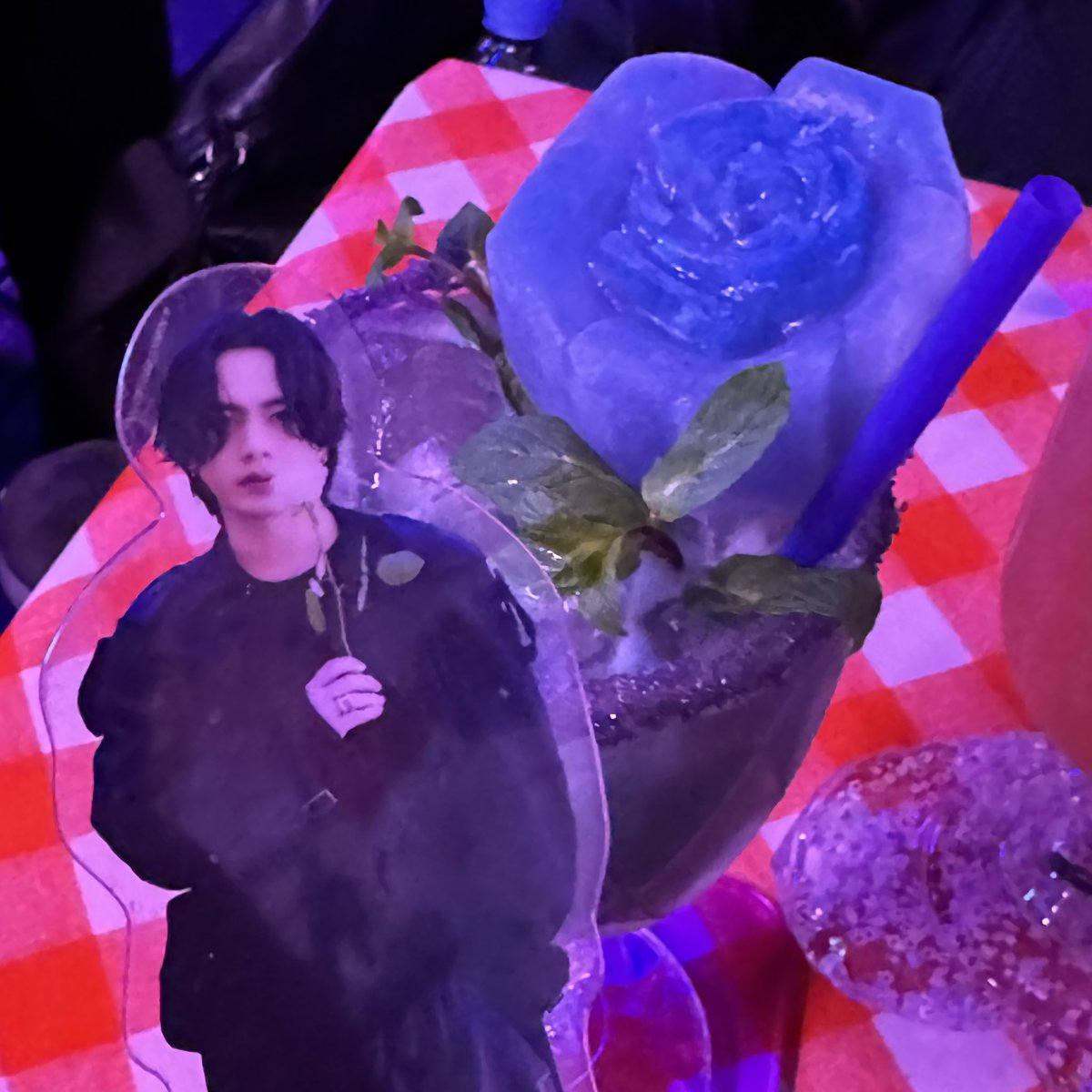 Im_zuki's tweet photo. 📍상수 도리무란도

오미 전용 칵테일 무라사키 머그러왓습니당

#ØMI #登坂広臣 #ドリムランド https://t.co/k8K6453EZP
