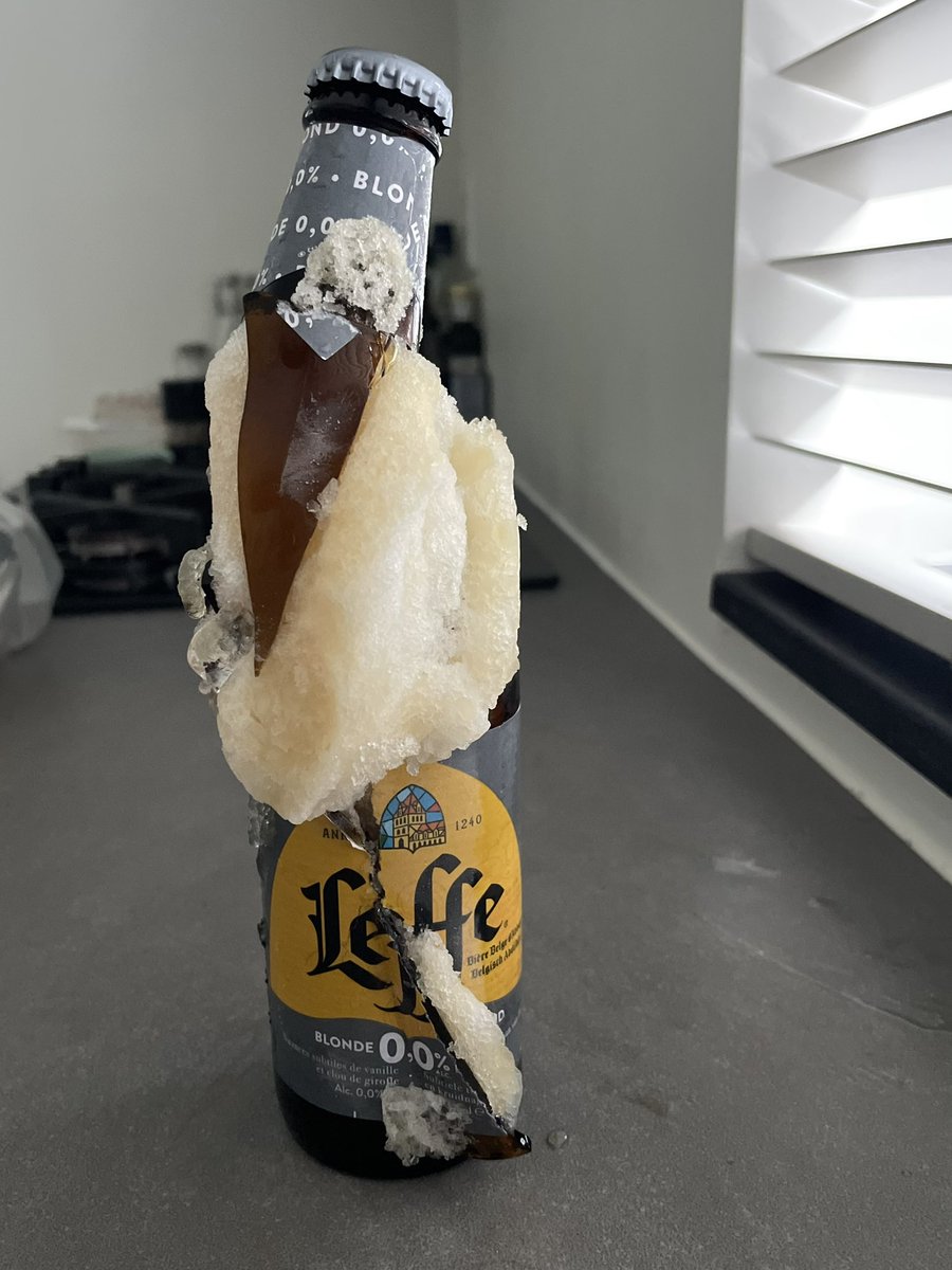 Buiten een biertje koelen.