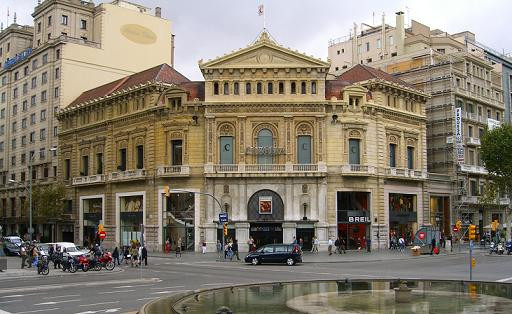 historiesdebcn's tweet photo. Aquest diumenge tancarà el cine Comedia.

Entre 2013 i 2023 han desaparegut una dotzena de cinemes de Barcelona.

#FIL 🧵👇 https://t.co/M3QSHB7ko1