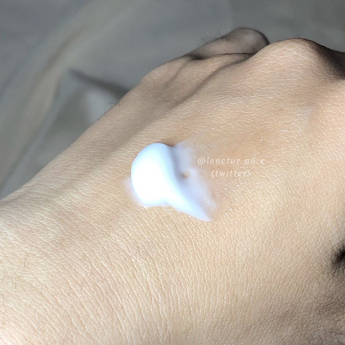 lenctur's tweet photo. P.M.S Ceramide Pudding Moisturizer
ini teksturnya beneran kaya pudding🫠 sesuai klaimnya bagus buat jerawat hormonal dan skin barrier! tentunya safe for oily, acne prone, and sensitive skin🥹 #PMSnoworries #ProtectMySkin
🍊 https://t.co/lG1UWqMv81
🍏 https://t.co/fO0roxXrEm https://t.co/LlgDKtVDF7