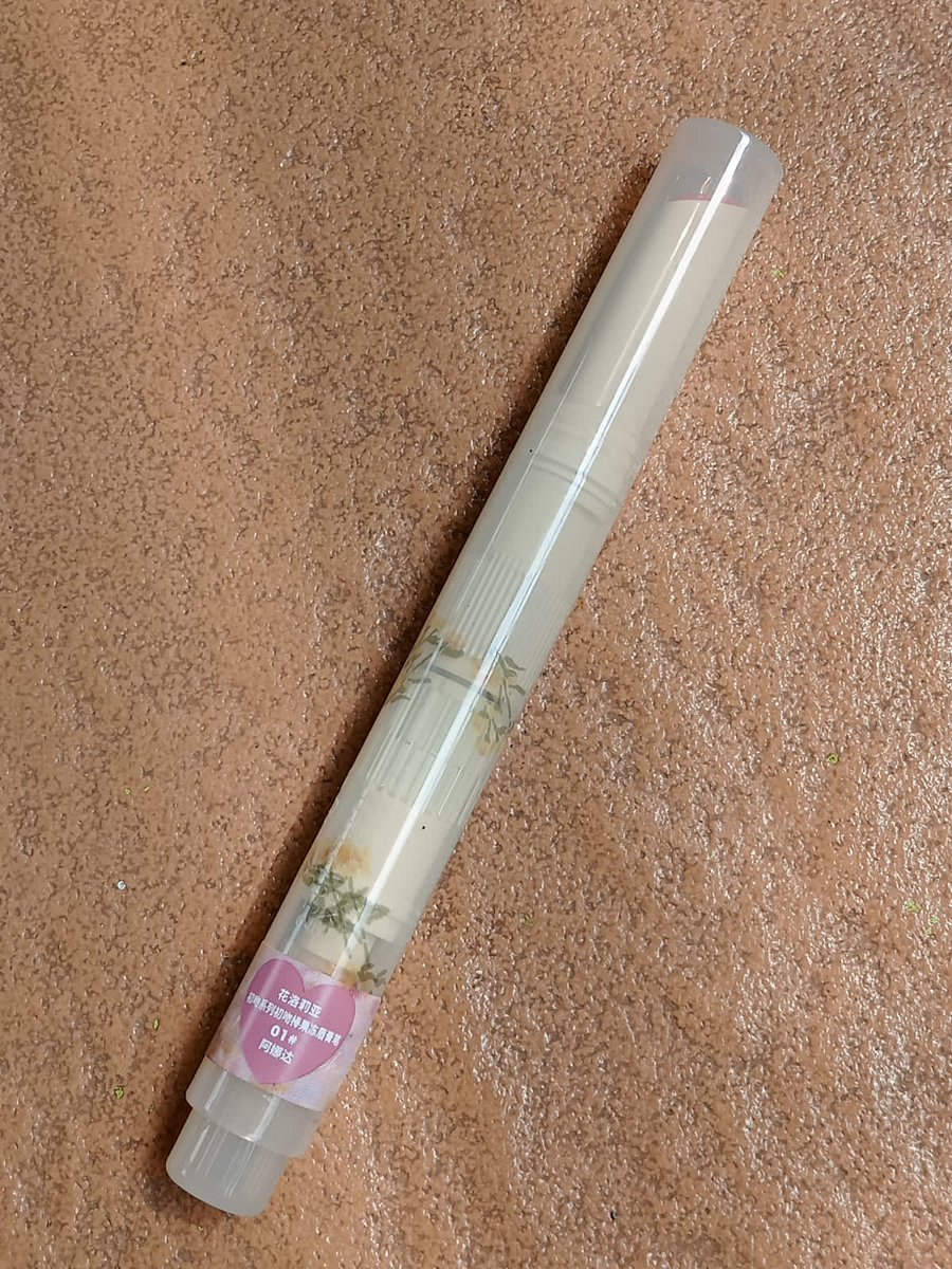 s0ftgurll's tweet photo. Lip produk yang cocok banget buat bikin lips ala douyin cakep 😭💗

📎 https://t.co/mpF4Ap1VuO

Ringan banget ga bikin bibir kering ini lips gloss cantik banget huhu bikin efek bibir plumpy terus ada sensasi mintnya gitu dan juga wanginya manis 👄✨ https://t.co/qaHscblsEl