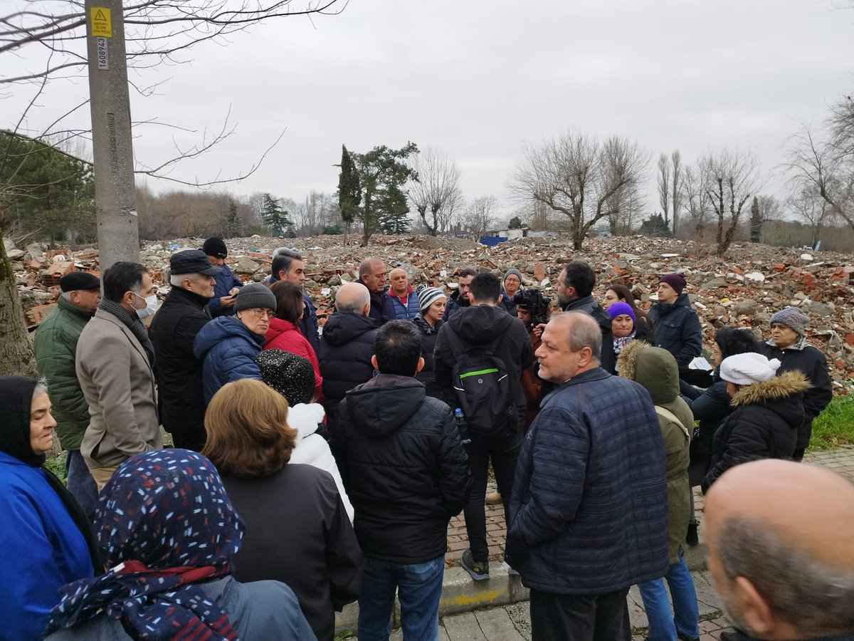 Sn. <a href="/murat_kurum/">Murat KURUM</a> dedi ki: “Gidin Tozkoparan'a bakın eylemler yaptılar şimdi mutlu mesut oturuyorlar.”

Ben de Tozkoparan’a gittim. Halkın sesini dinledim.

Bunlar evleri yıkmadılar, insanları yıktılar. Mağdurların ahı var.