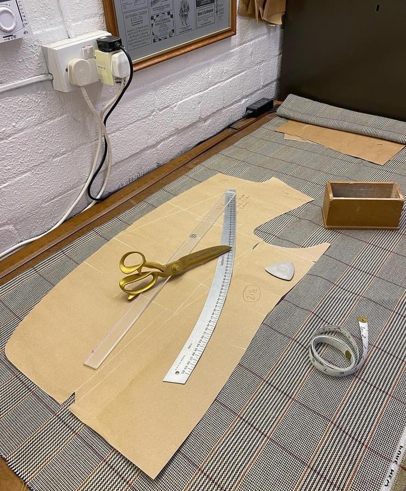 AndrewJMusson's tweet image. On the mannequin ~ Classic English country check tweed sports jacket with maroon velvet top collar! 

 #lincoln #lincolnshire #tweedjacket #tweed