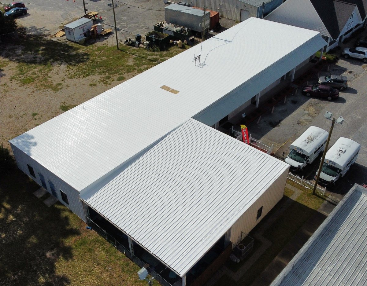 TheRedShirtGuys's tweet photo. We recently applied a silicone coating to this educational development center, extending the life of the existing roofing system, and making the building more energy efficient. Now that’s one smart move! https://t.co/qVsyUe0ACi