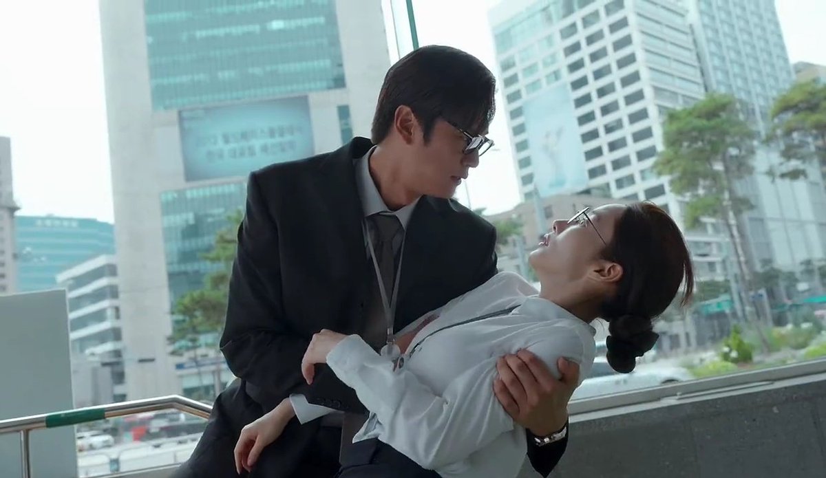 iconickdramas's tweet photo. I LOVE THIS REVENGE COUPLE ALREADY https://t.co/VZOaQRzagK