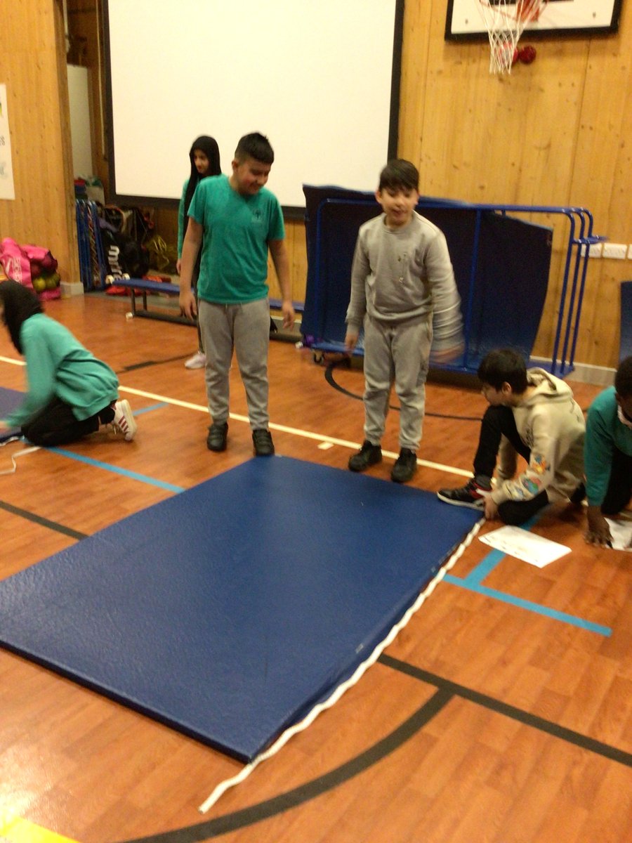 NansenSchool's tweet image. Year 6 have started their Athletics topic by learning the long jump #pe #completepe #athletics